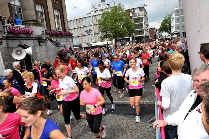 Recordaantal deelnemers tijdens Ladies Run Groningen: 1.900 vrouwen gestart