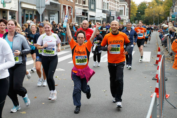4Mijl van Groningen uitgegroeid tot ‘volksfeest’: 23.000 deelnemers, 90.000 bezoekers