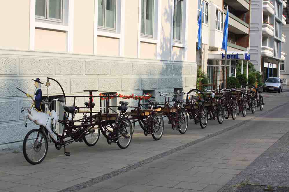 Speciale 'fietsboot' bezoekt Groningen