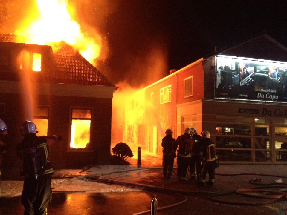 Kinderen springen uit raam bij woningbrand Nietap