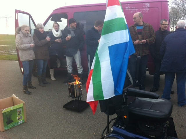 Groningers in Opstand opent camping bij hoofdkantoor NAM