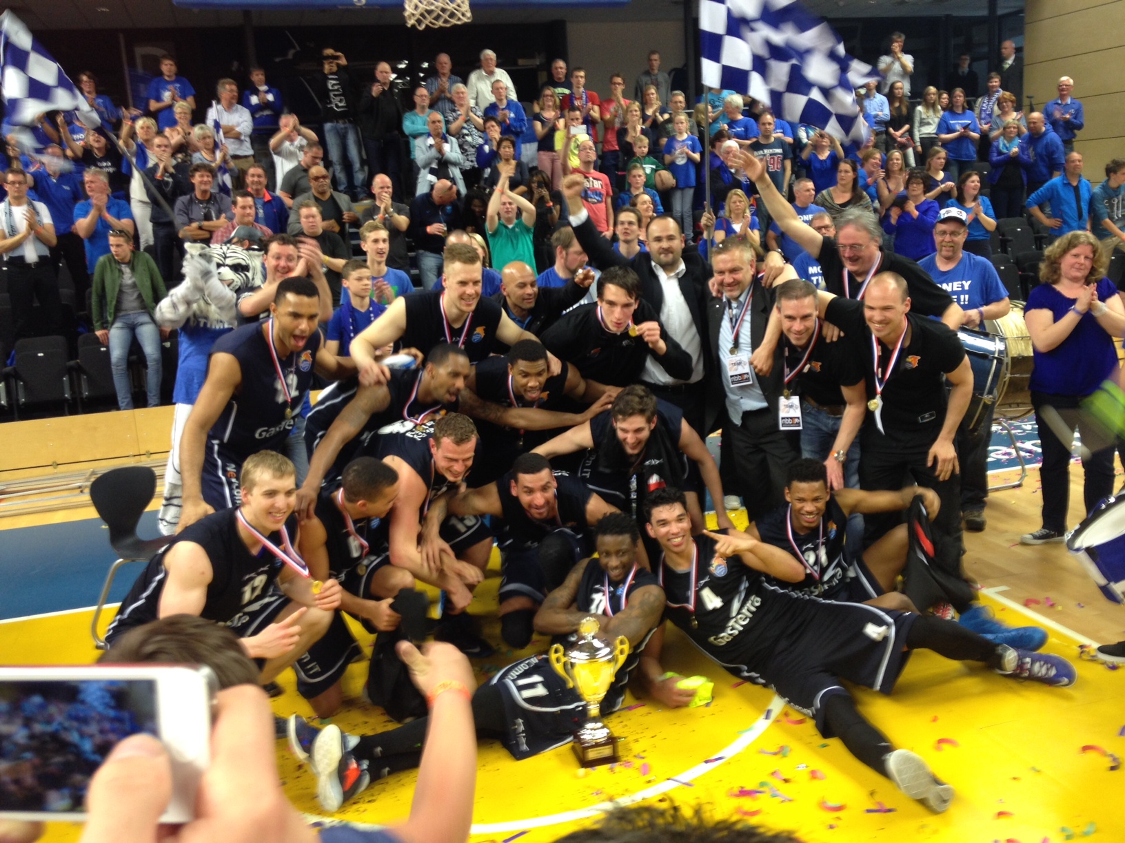 Flames wint de beker; historische zege FC Groningen