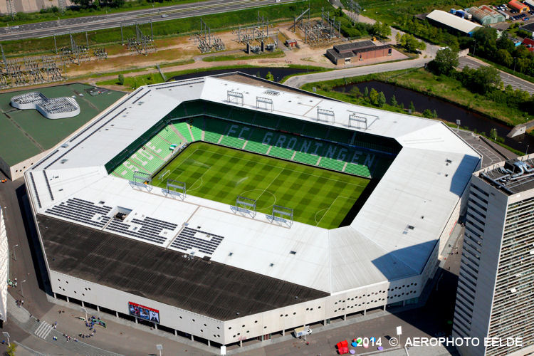 FC Groningen onderzoekt rookverbod op tribune