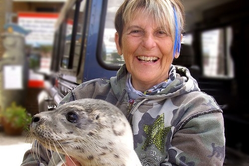Lenie ’t Hart vertrekt zonder geld bij Zeehondencrèche