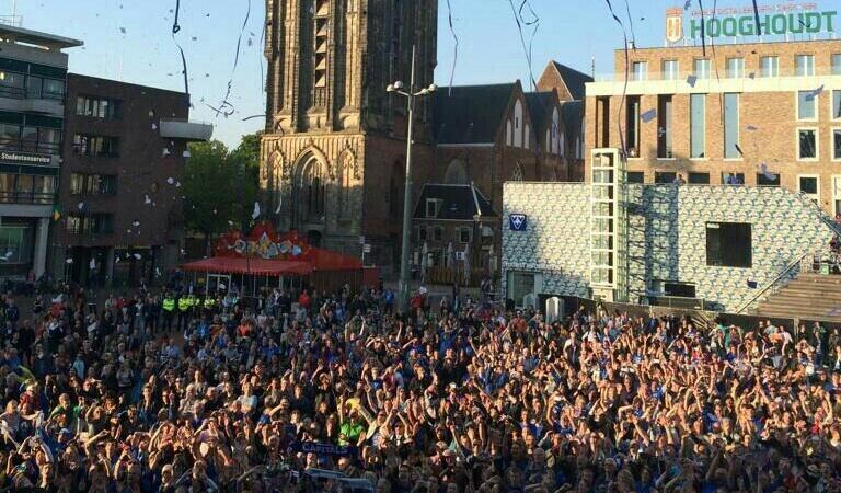 Grote Markt opnieuw bomvol feestende sportfans