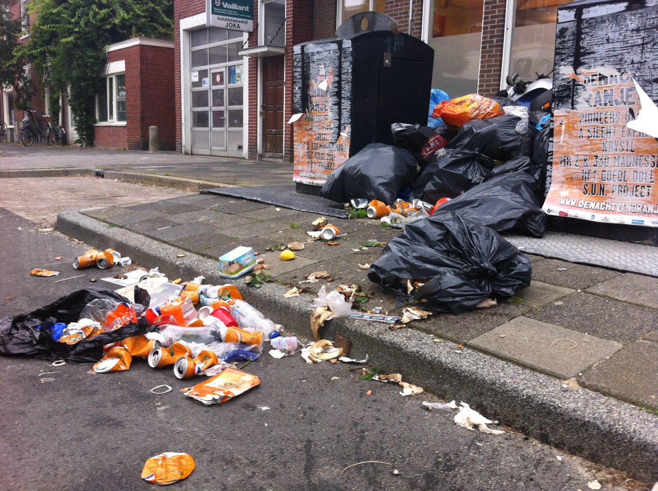 Puinhoop in Groningse straten; zaterdag inhaalronde afvalinzameling
