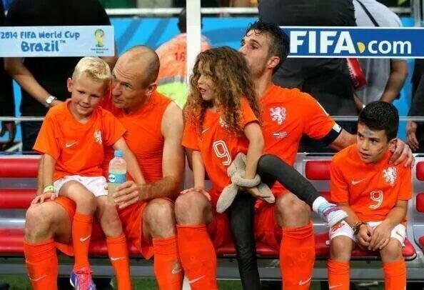 Arjen Robben’s antwoord op spottende foto cartoons