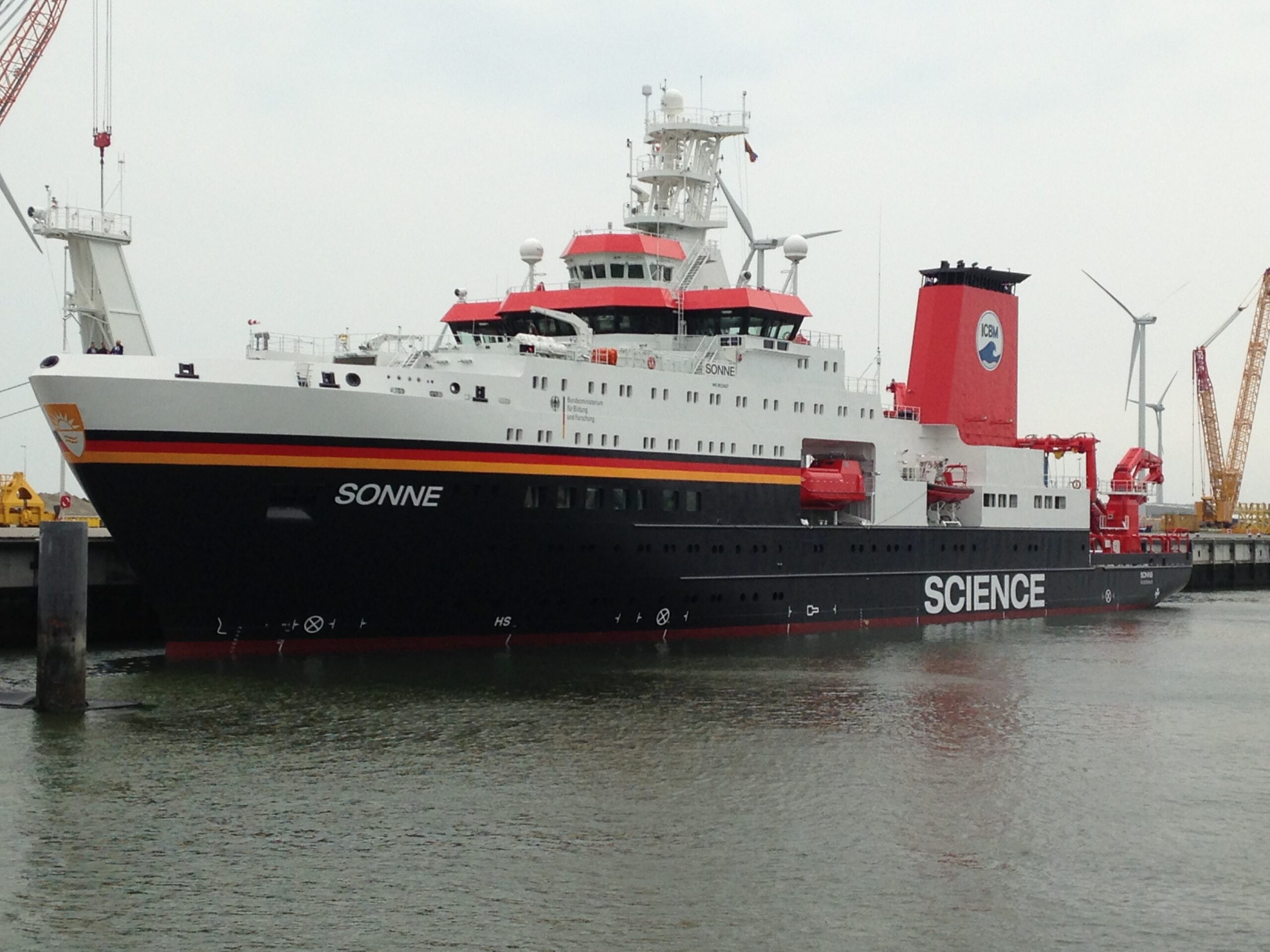 Bijzonder Duits Schip in Eemshaven afgemeerd; onderzoek naar klimaatsverandering