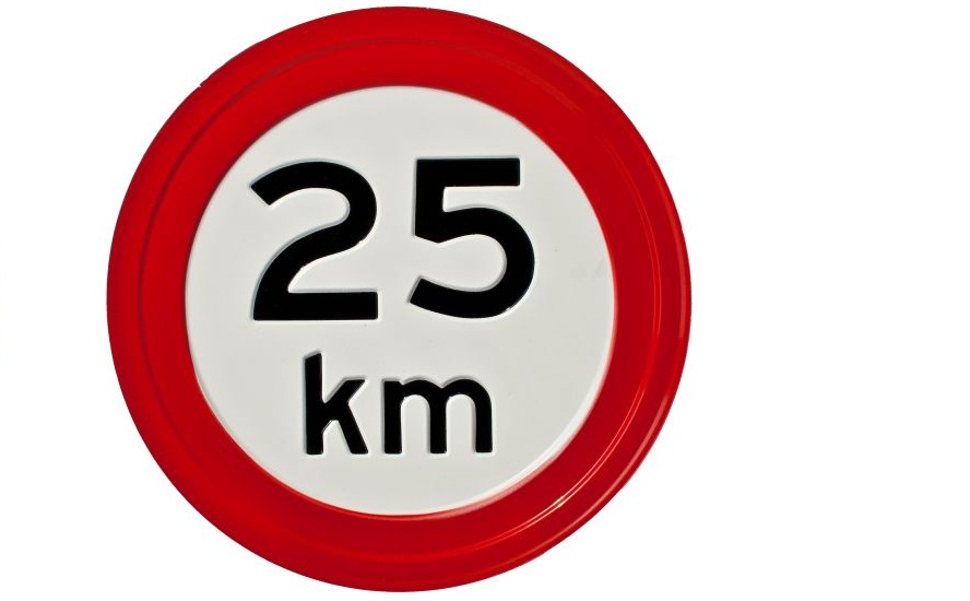 Hoogbejaarde Groninger in 25-kilometerauto op Afsluitdijk