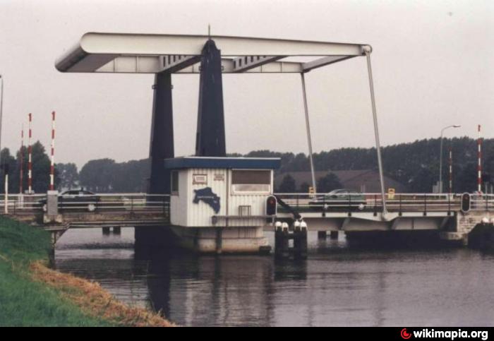 Winschoten blij met heropening bruggen: tractatie voor automobilisten