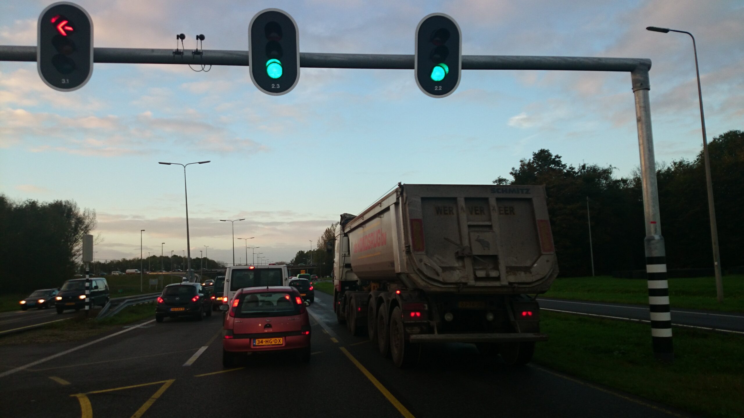 Filesvorming vanmorgen bij de Noordzeebrug