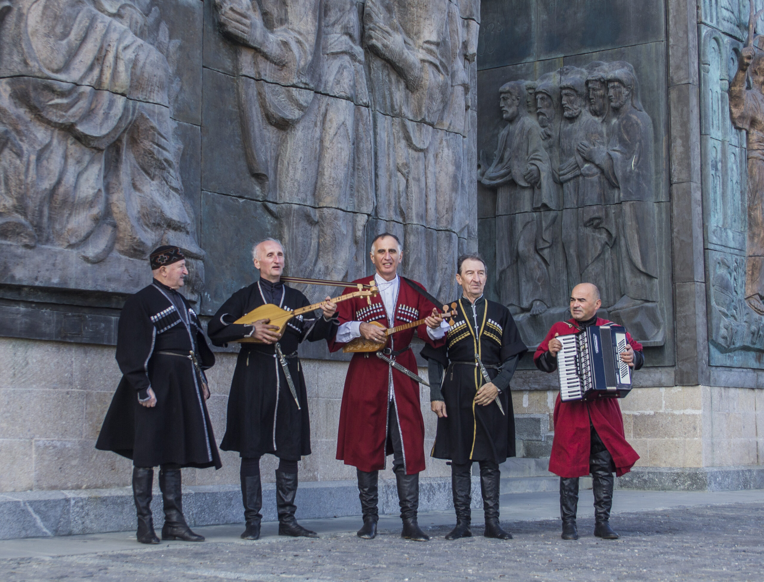 Meerstemmige Georgische muziek in Synagoge in Folkingestraat, samen met Gronings koor Caucasica