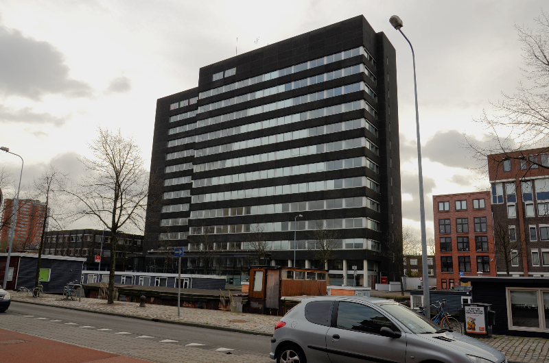 Grootste kerstboom van Groningen staat op de Zwarte Doos