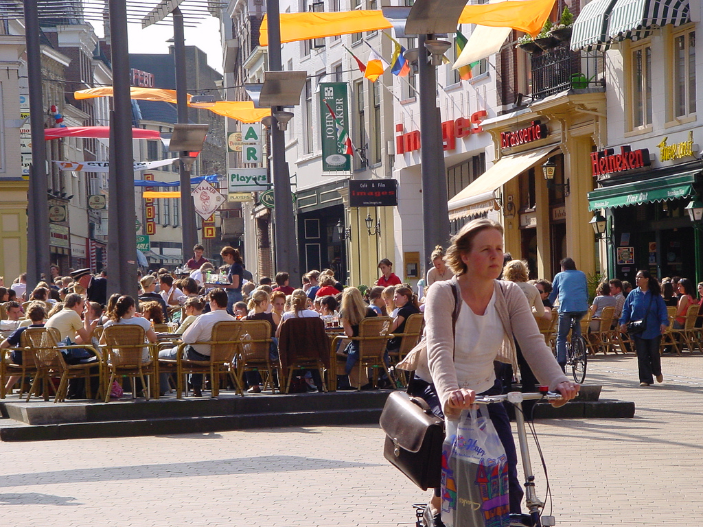Feestcafés sluiten de deuren vanwege stijgende coronacijfers