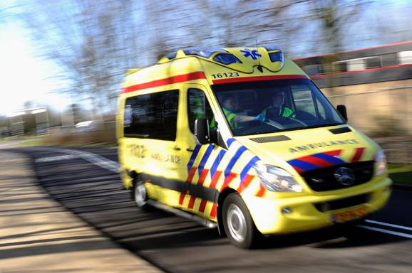“Ambulancezorg Groningen speurt naar klokkenluiders in mail personeel"