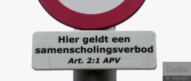 Politie vindt drugs bij groep overtreders samenscholingsverbod