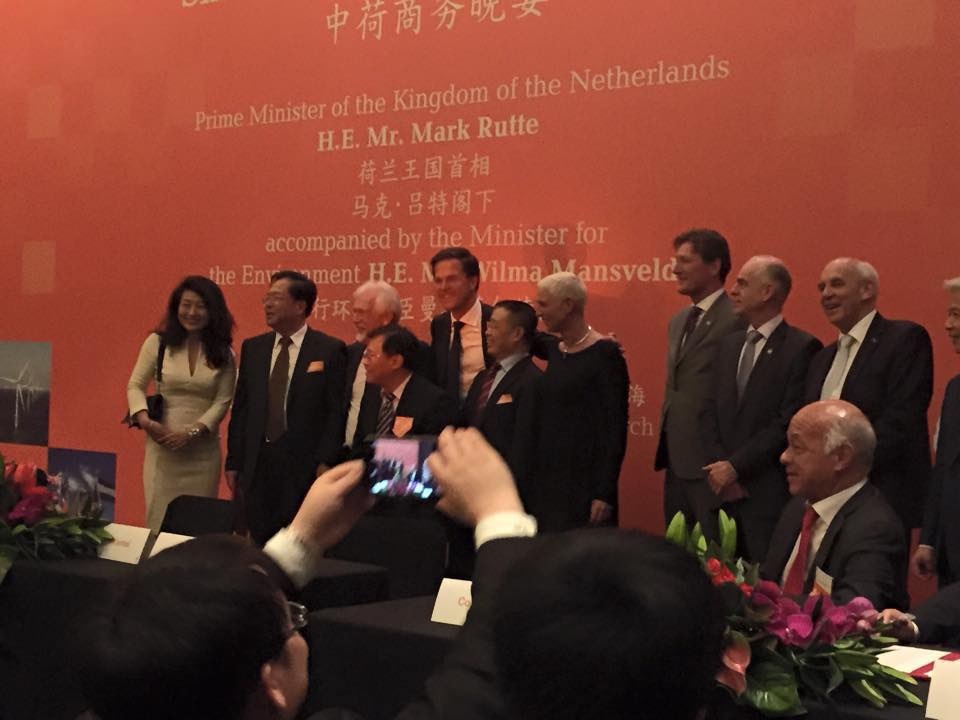 Wat doen deze Groningers met Mark Rutte in China ?