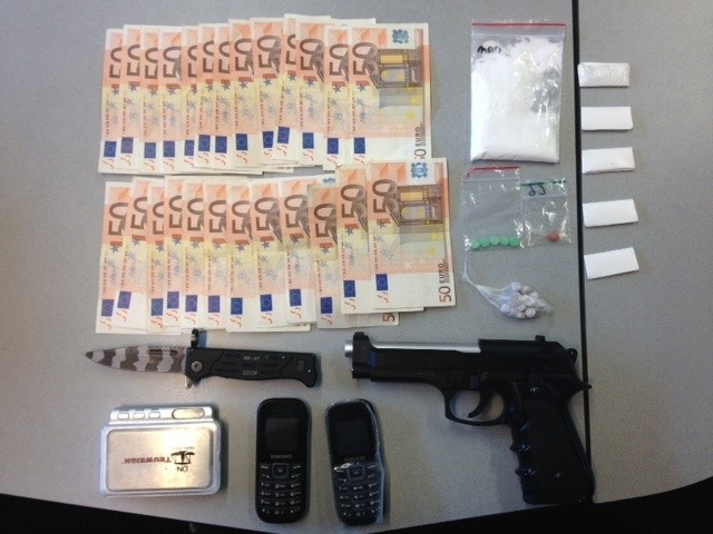 Anonieme tip leidt naar drugs en wapens