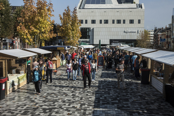 Vlooienmarkt en braderie zaterdag op Damsterplein
