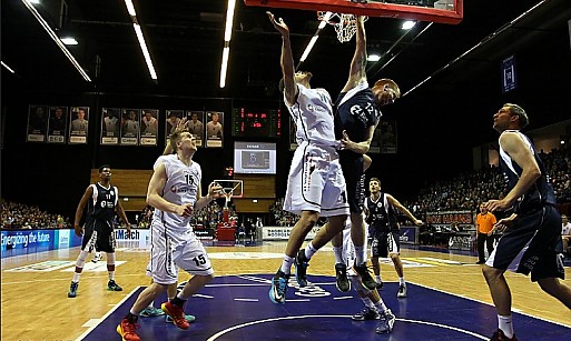Donar wint moeizame uitwedstrijd tegen Leiden
