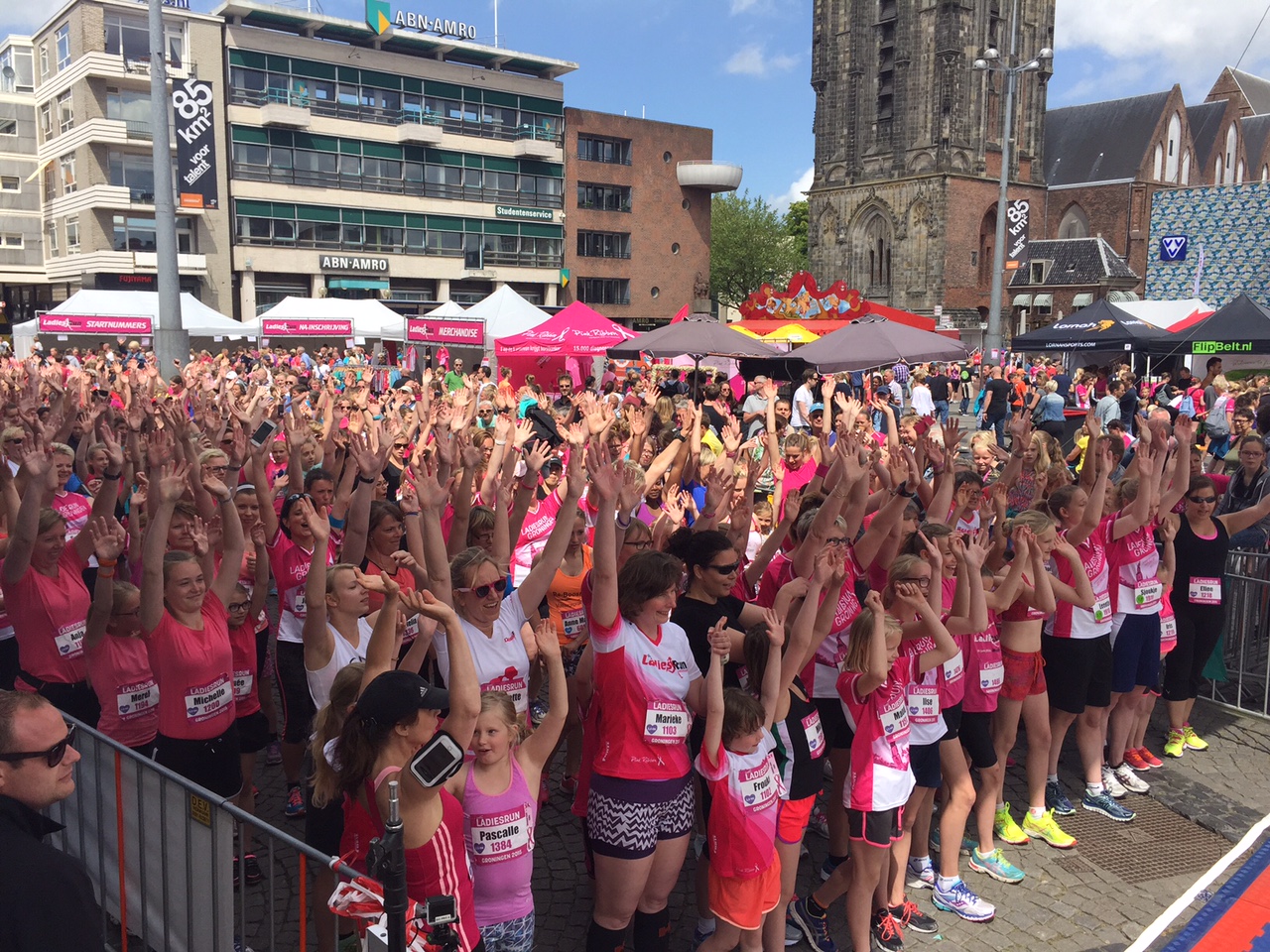 Grote Markt Groningen vol met Groningse vrouwen