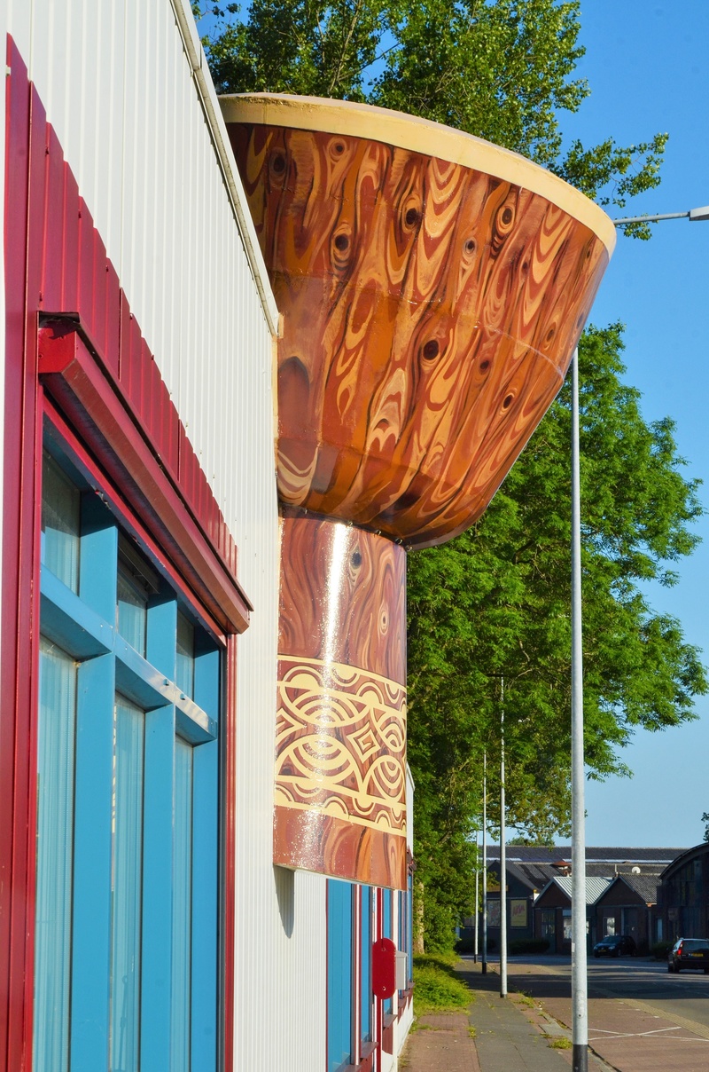Frisse kunstwerken fleuren Groningse bedrijfspanden aan Ulgersmaweg op