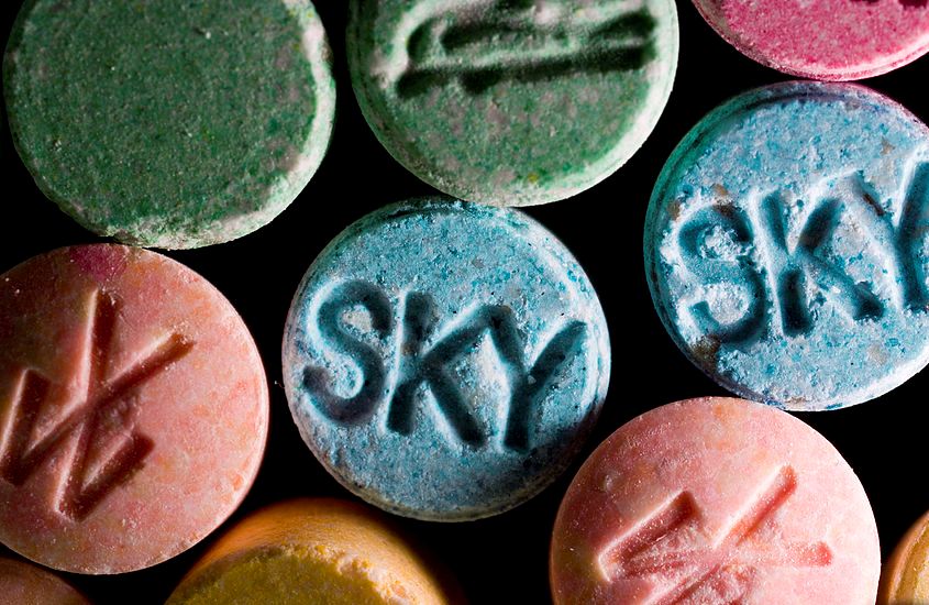 Politie pakt Drent met 91 pillen op zak