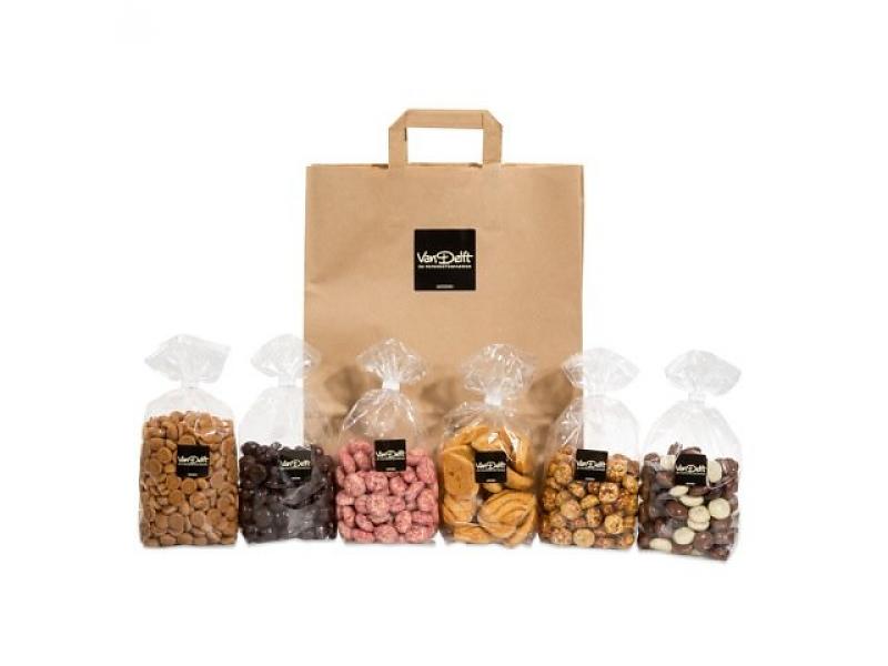 Pepernoten met framboos-of truffelsmaak in nieuwe Groningse pepernotenwinkel