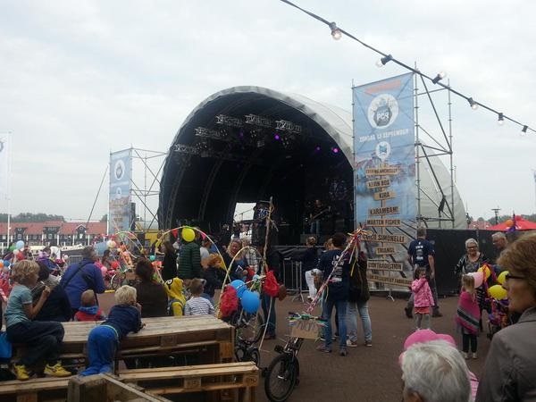 Eerste ReitdiepPOP in Groningen trekt duizenden bezoekers