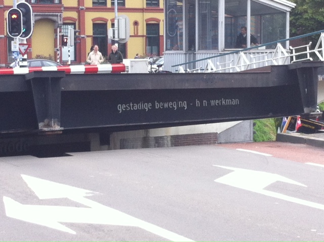 Vreemd gedicht onder Groningse brug: dit is het antwoord!