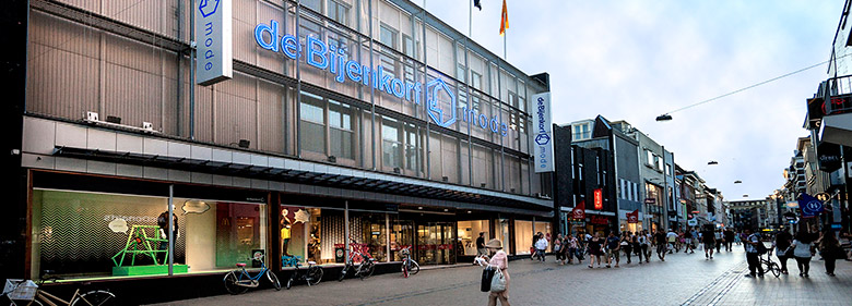 “Vestig in leegkomend Bijenkorf - pand in Herestraat een Winkel van Sinkel”. Goed idee?