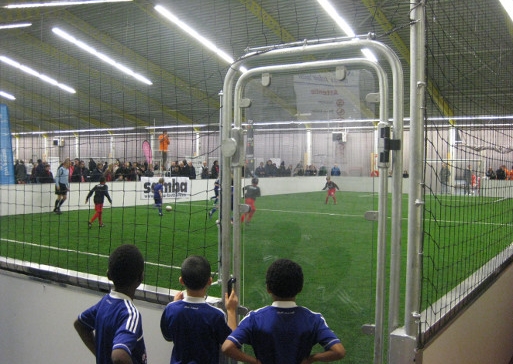 Nieuwe manier van voetballen in Groningen: bal kan er nooit uit in Indoor Soccer Centre