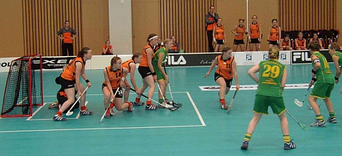 Nationale Floorball damesselektie traint in Groningen voor WK in Tampere