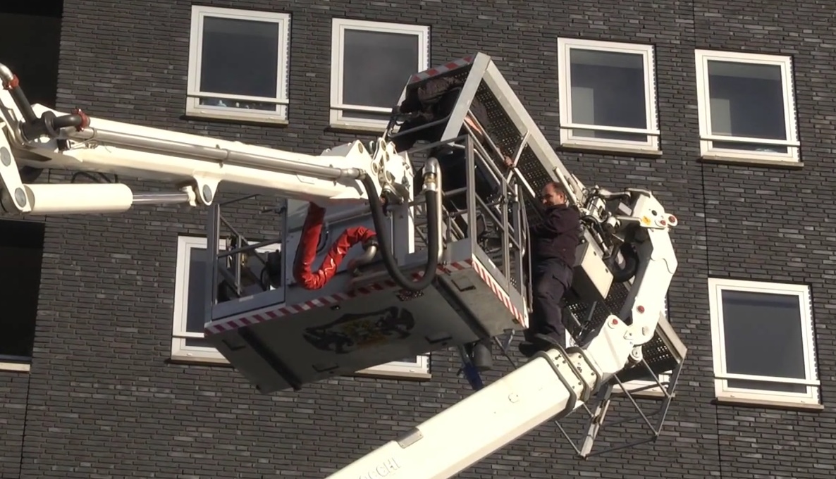 Glazenwassers door oog van de naald