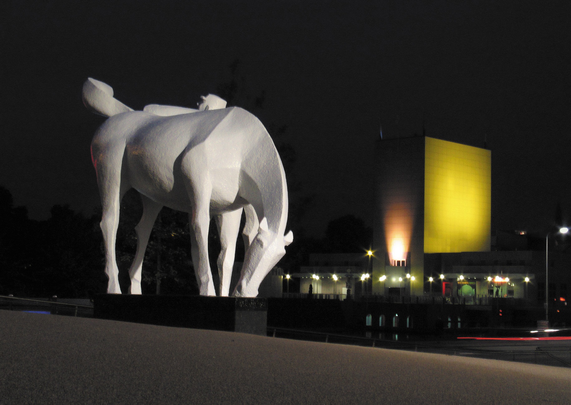 “Verhuis het Peerd van Ome Loeks naar de Grote Markt”