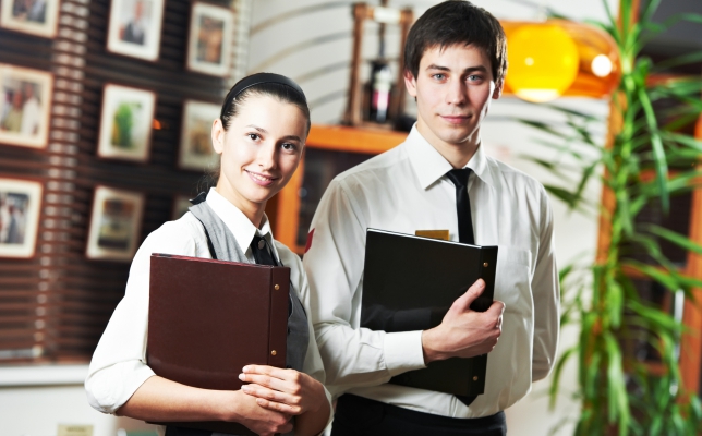 Kantoorpersoneel ingezet in de bediening in Groningen