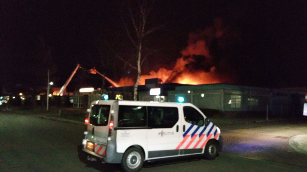 Grote brand verwoest paintballcentrum aan Protonstraat