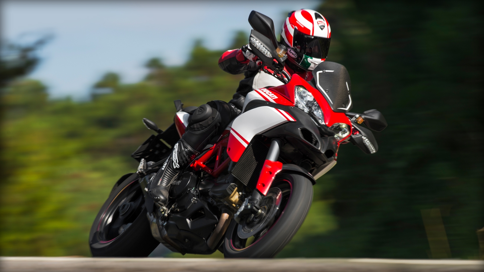 Nieuwste Ducati op 21e Motorbeurs Groningen in Martiniplaza