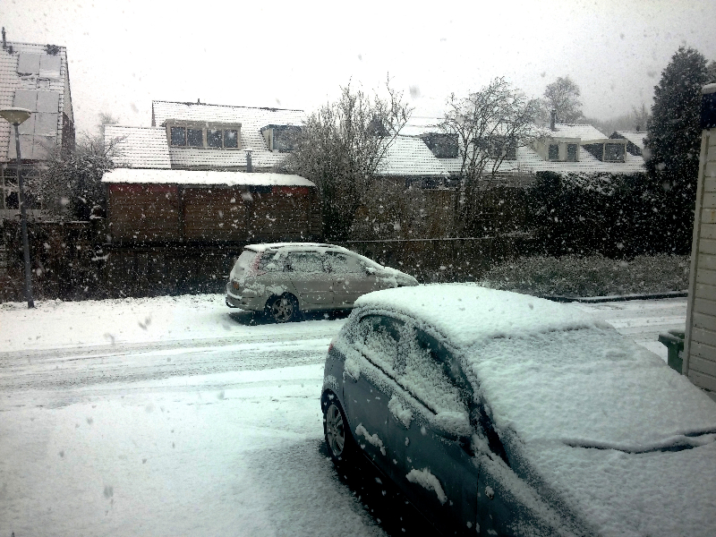 Groningen ontwaakt onder pak sneeuw