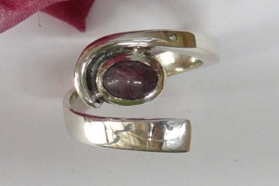 Goud en zilver uit Groningen: Eveline van Leeuwen heeft eigen sieraden collectie