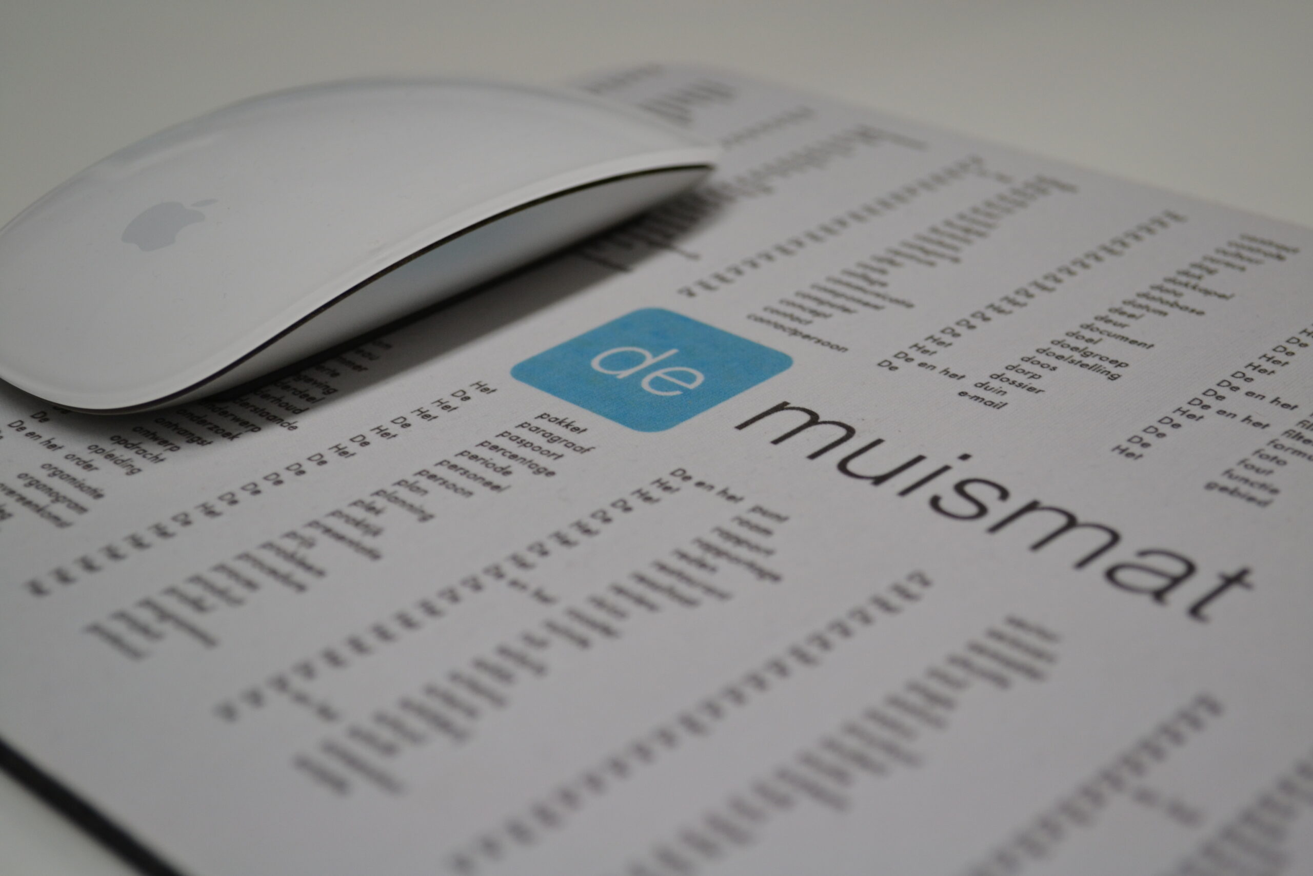 Is het nu “de”factuur of “het” factuur?:  Stadjer geeft antwoord via website en met muismat