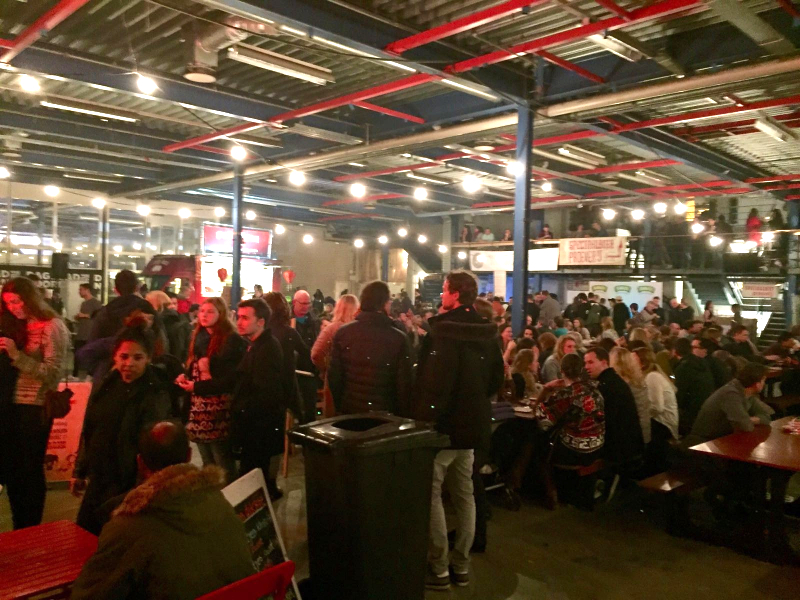 Drukte bij culinair festival in oude drukhal Dagblad van het Noorden