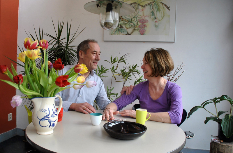 Internationale studenten eten bij Stadjers thuis
