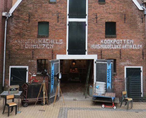 Vintage woonwinkel neemt intrek in monumentaal pakhuis in Donkersgang