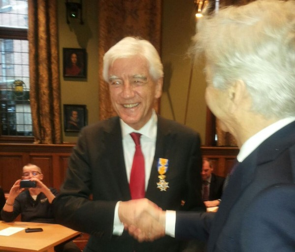 Koninklijke onderscheiding voor ereburger Max van den Berg