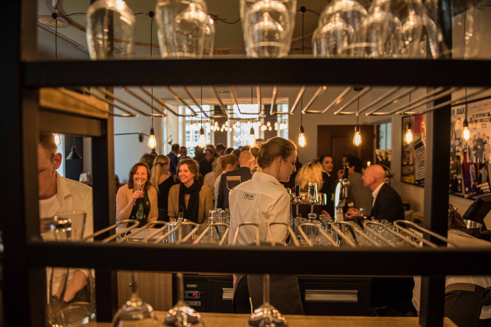 Nieuw  Stadscafé  Pronk aan Vismarkt in Groningen geopend: genieten op z’n Gronings