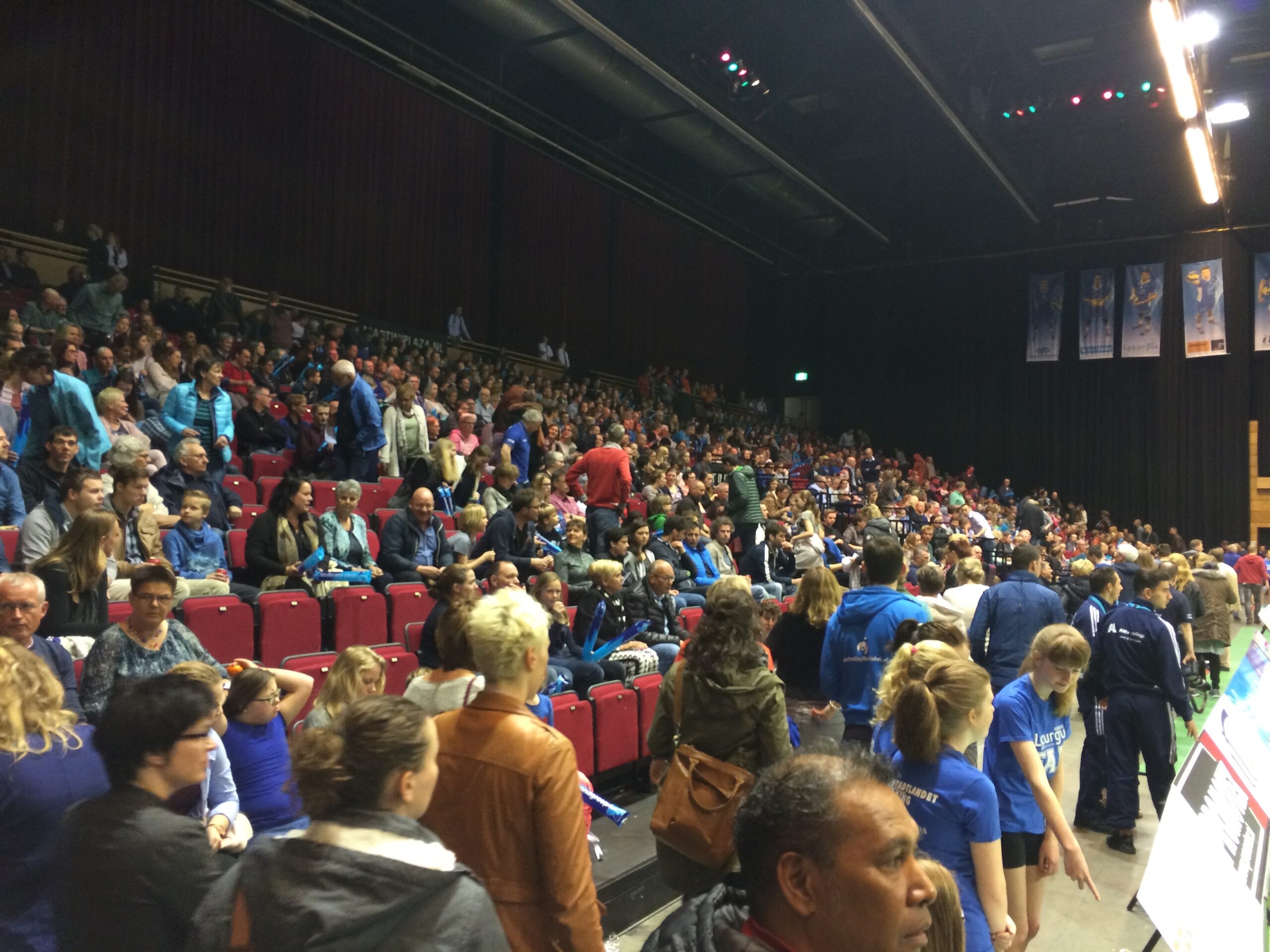 Volle MartiniPlaza ziet Abiant Lycurgus winnen; 3-2 zege in eerste finale na 2-0 achterstand in sets