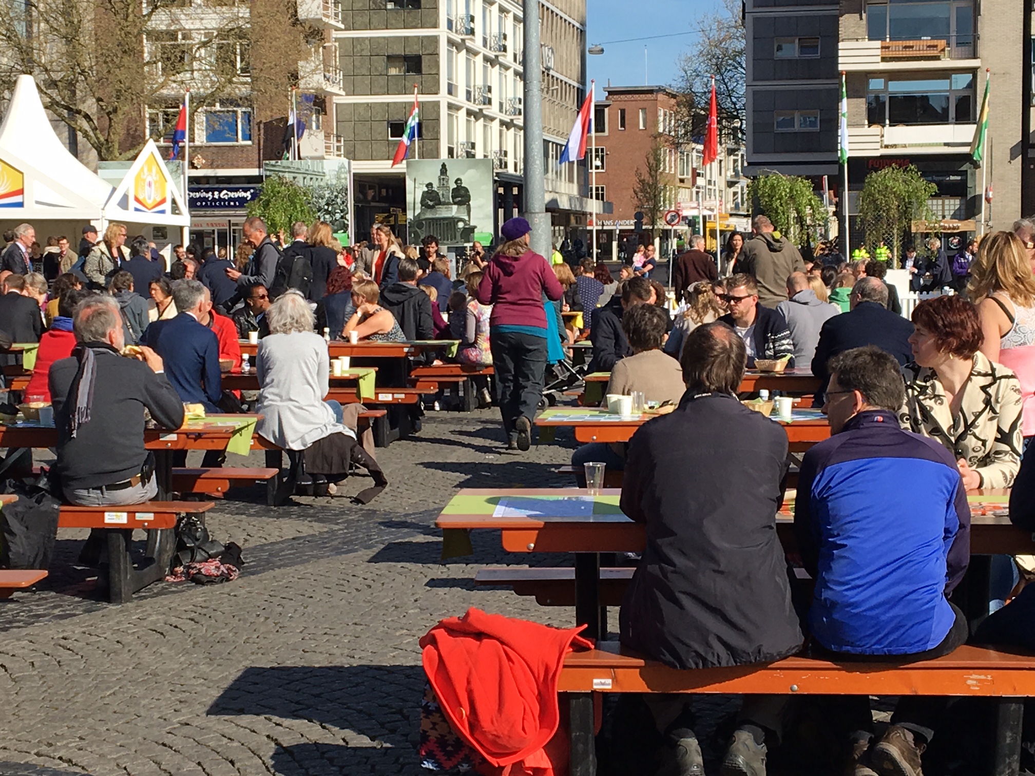 Bevrijdingsontbijt: FOTOREPORTAGE