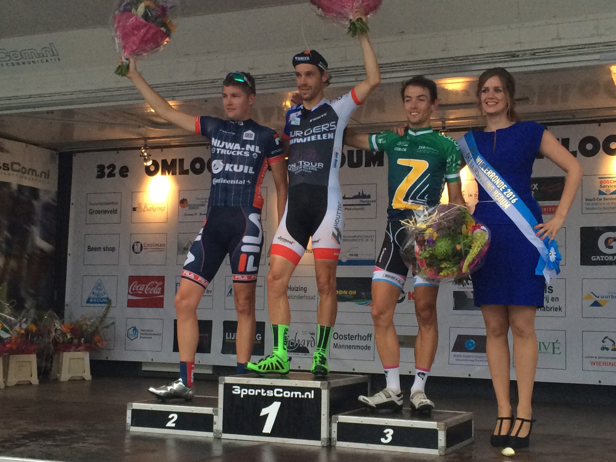 Oudste deelnemer Taeke Oppewal wint Omloop van Bedum; sensationele ontknoping in 33e editie