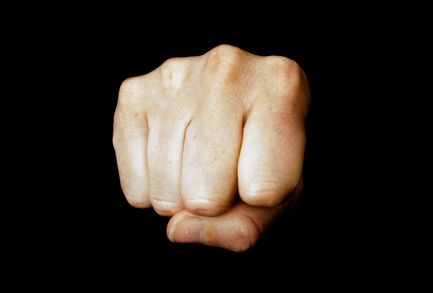 Duo mishandelt treinconducteur in Bedum